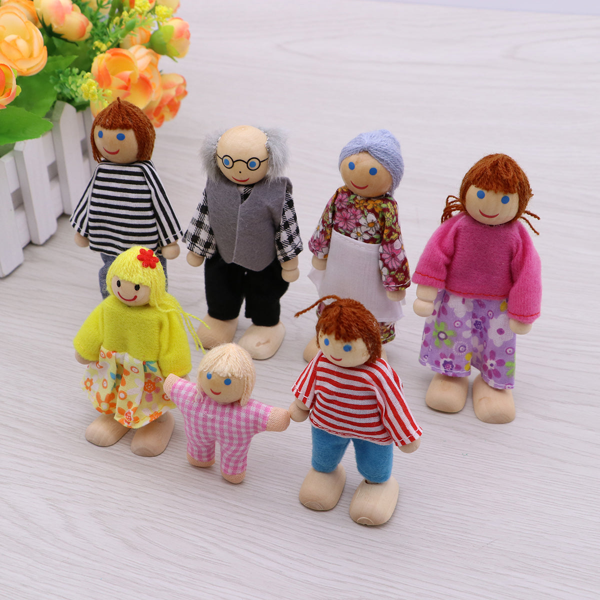 7pcs Wooden Dolls Pretend Play Set Figure Toy T764