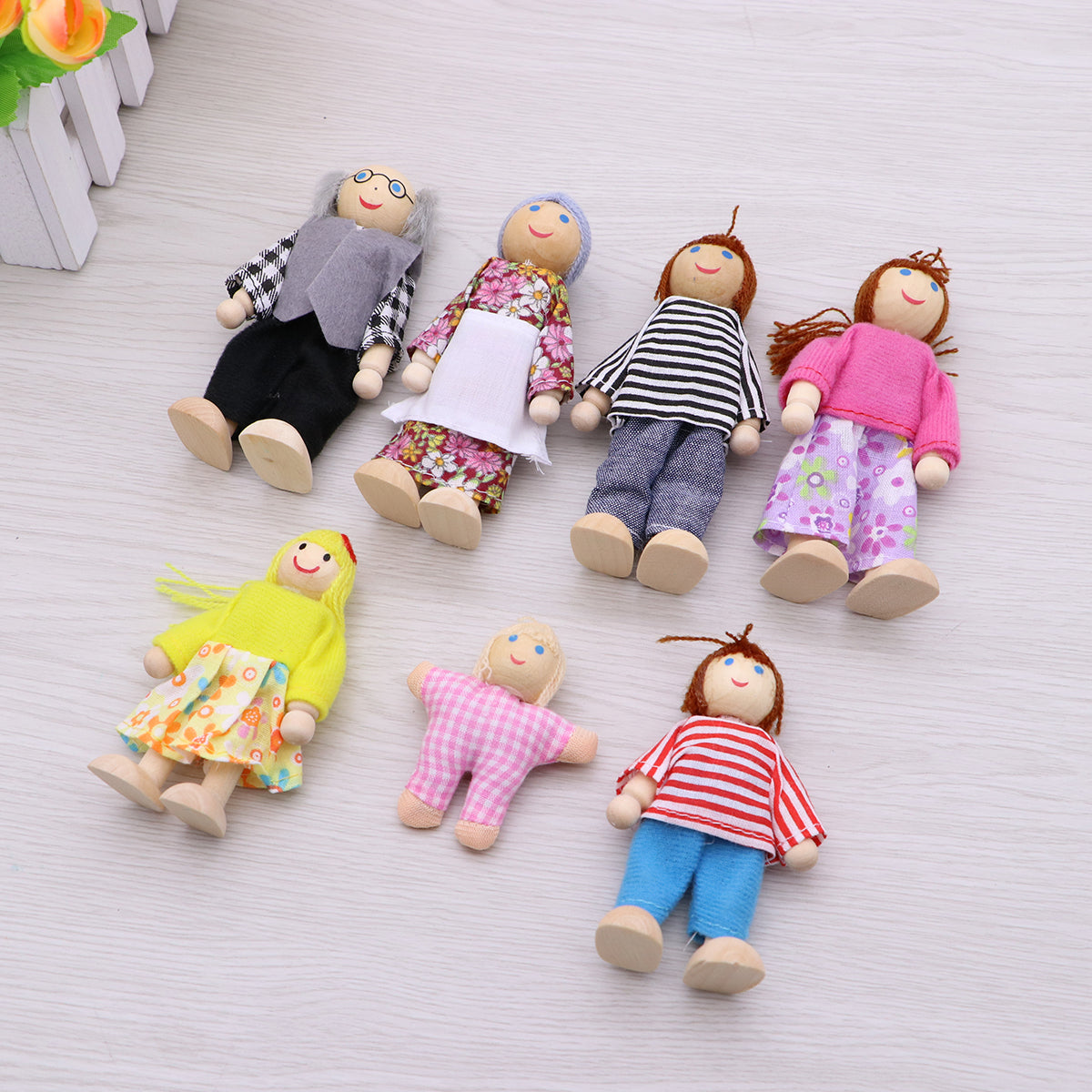 7pcs Wooden Dolls Pretend Play Set Figure Toy T764