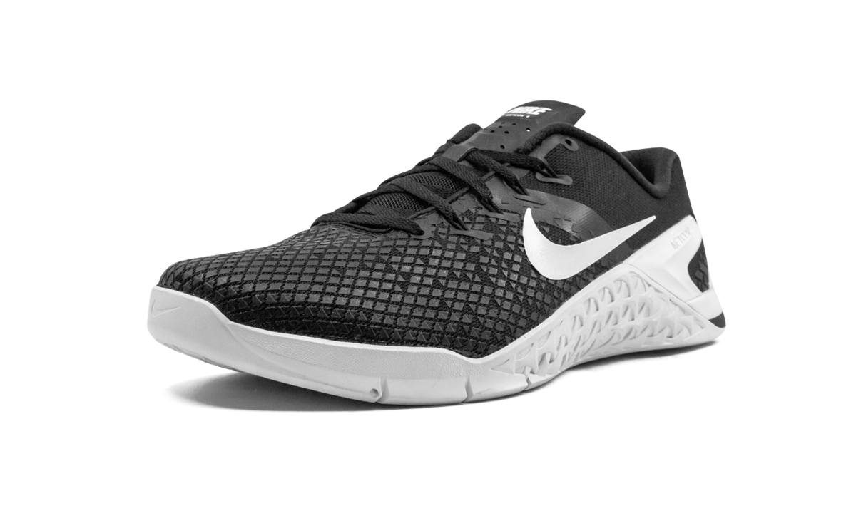Metcon 4 "BLACK / WHITE" BV1636 001