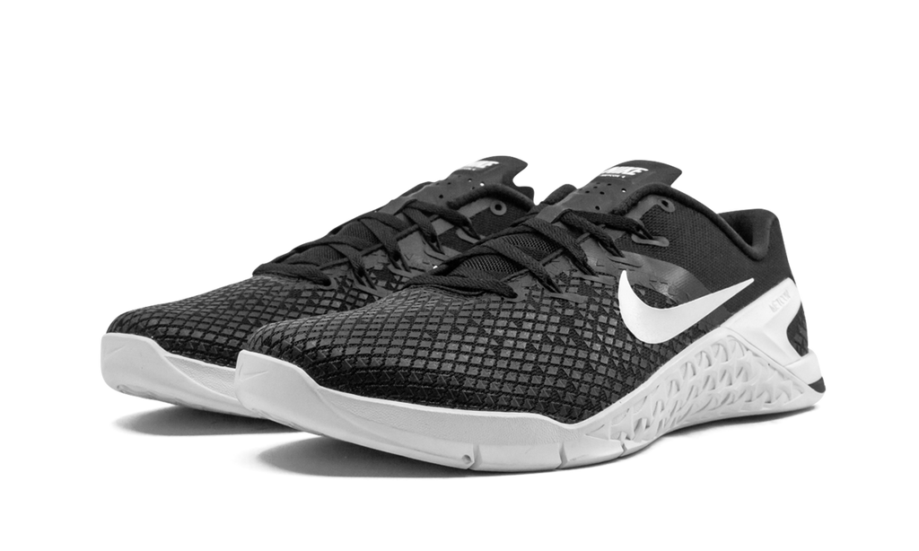 Metcon 4 "BLACK / WHITE" BV1636 001
