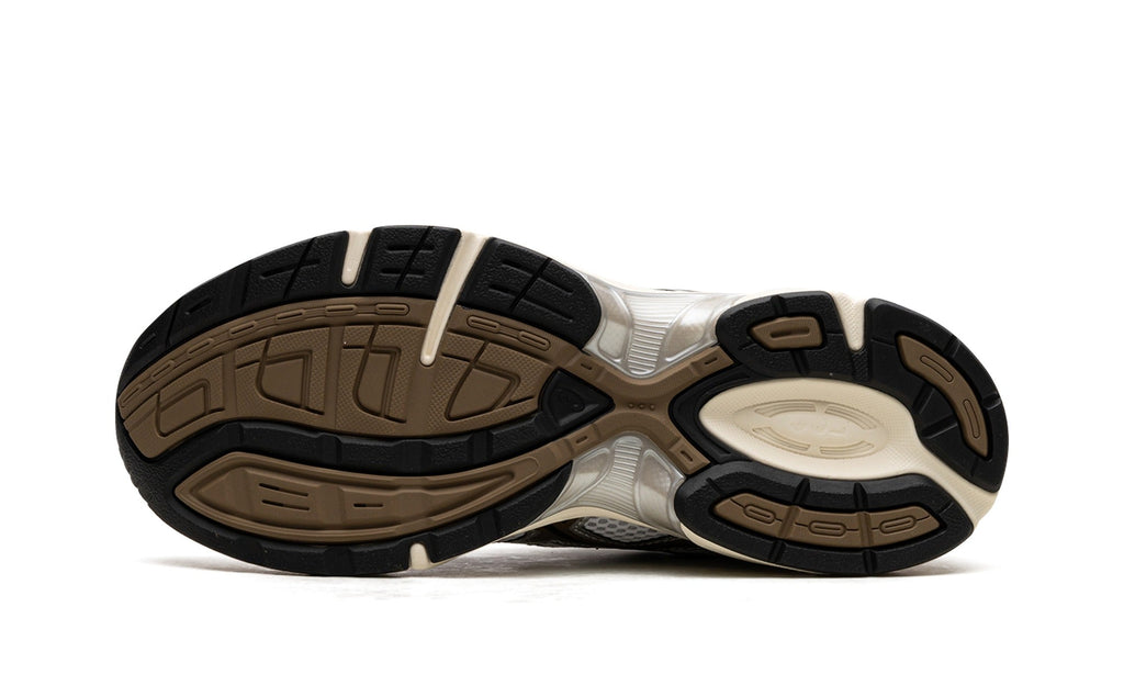 ASICS GEL-1130 Sneakers – White, Silver & Brown