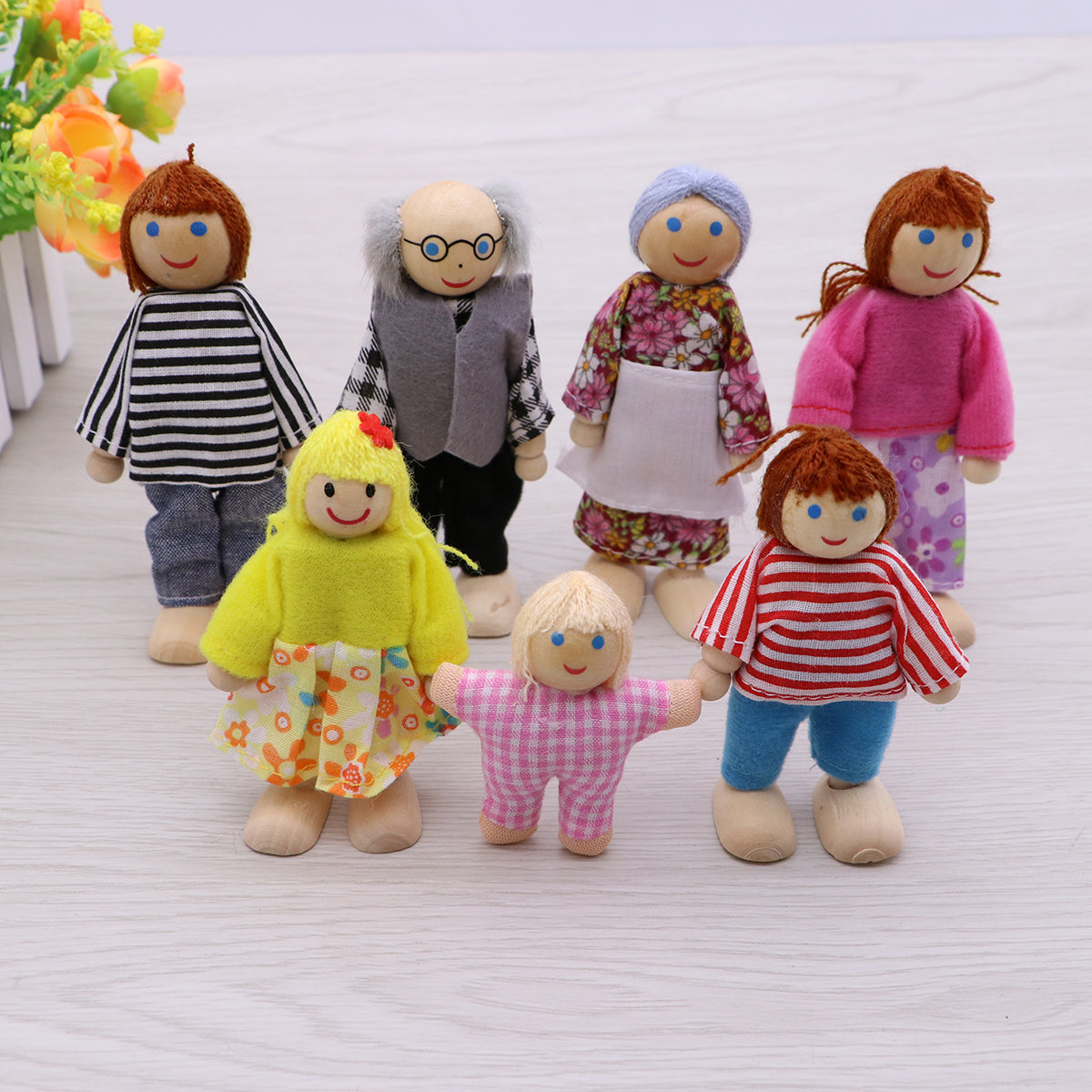 7pcs Wooden Dolls Pretend Play Set Figure Toy T764