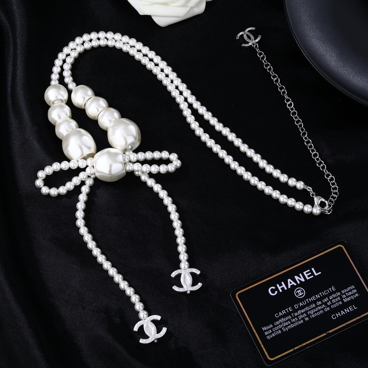 CHANEL 25S CHAIN BELT IN WHITE PEARL WITH BOW 614475