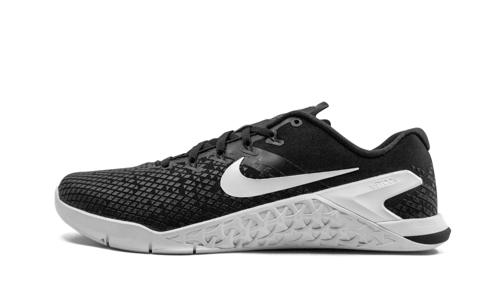 Metcon 4 "BLACK / WHITE" BV1636 001